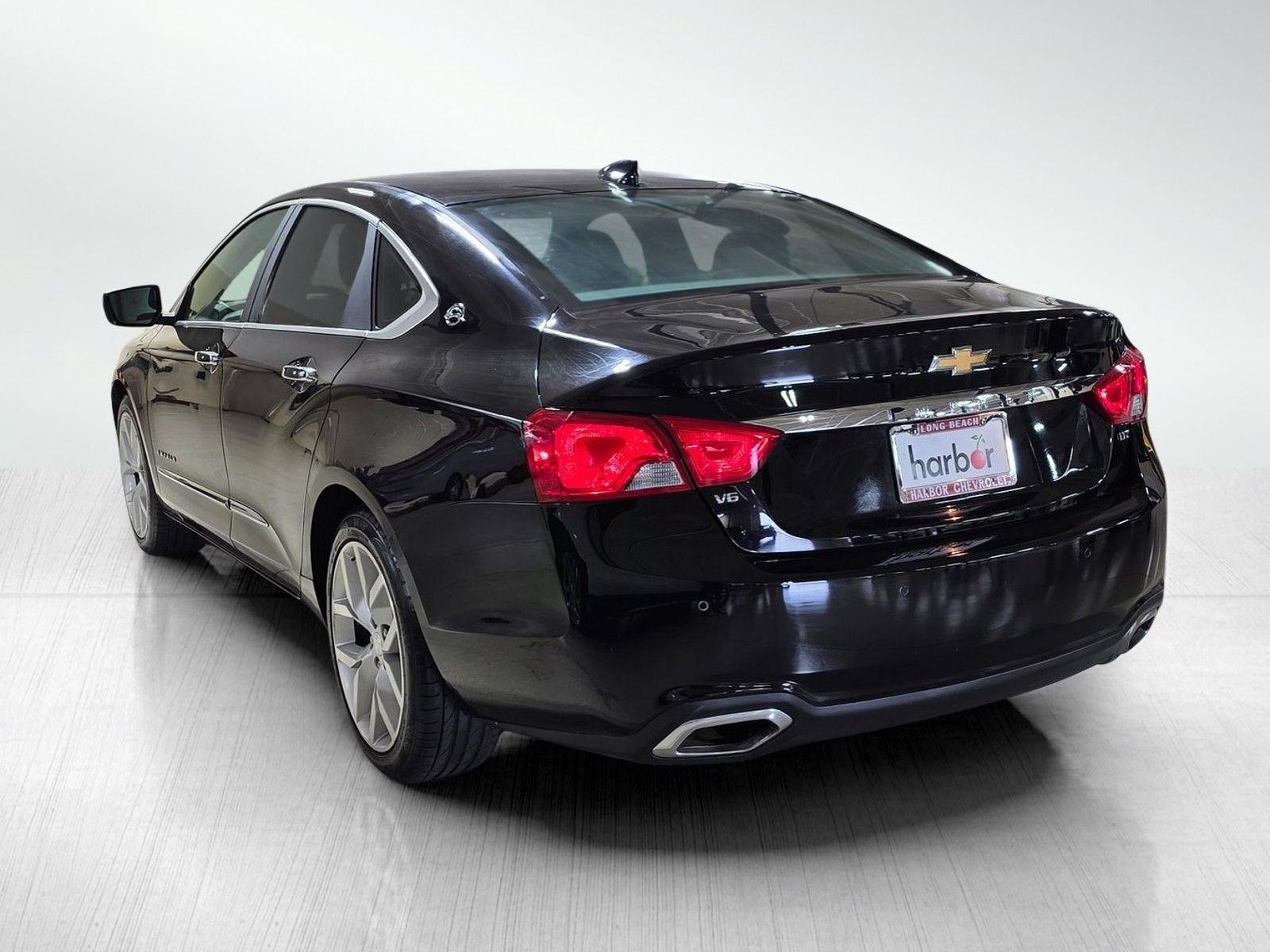 Used 2015 Black Chevrolet LTZ image 5