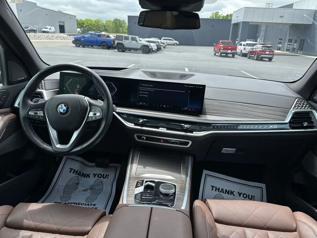 Used 2025 Blue BMW xDrive40i image 10