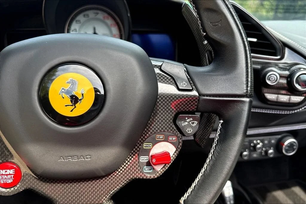 Used 2018 Bianco Avus Ferrari  image 11