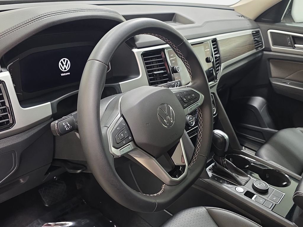 2023 Volkswagen Atlas SE w/Tech - Photo 14