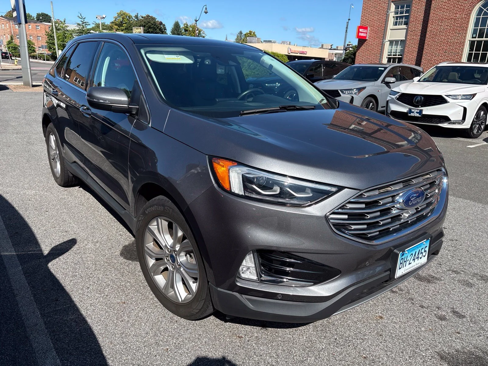 2022 Ford Edge Titanium AWD photo
