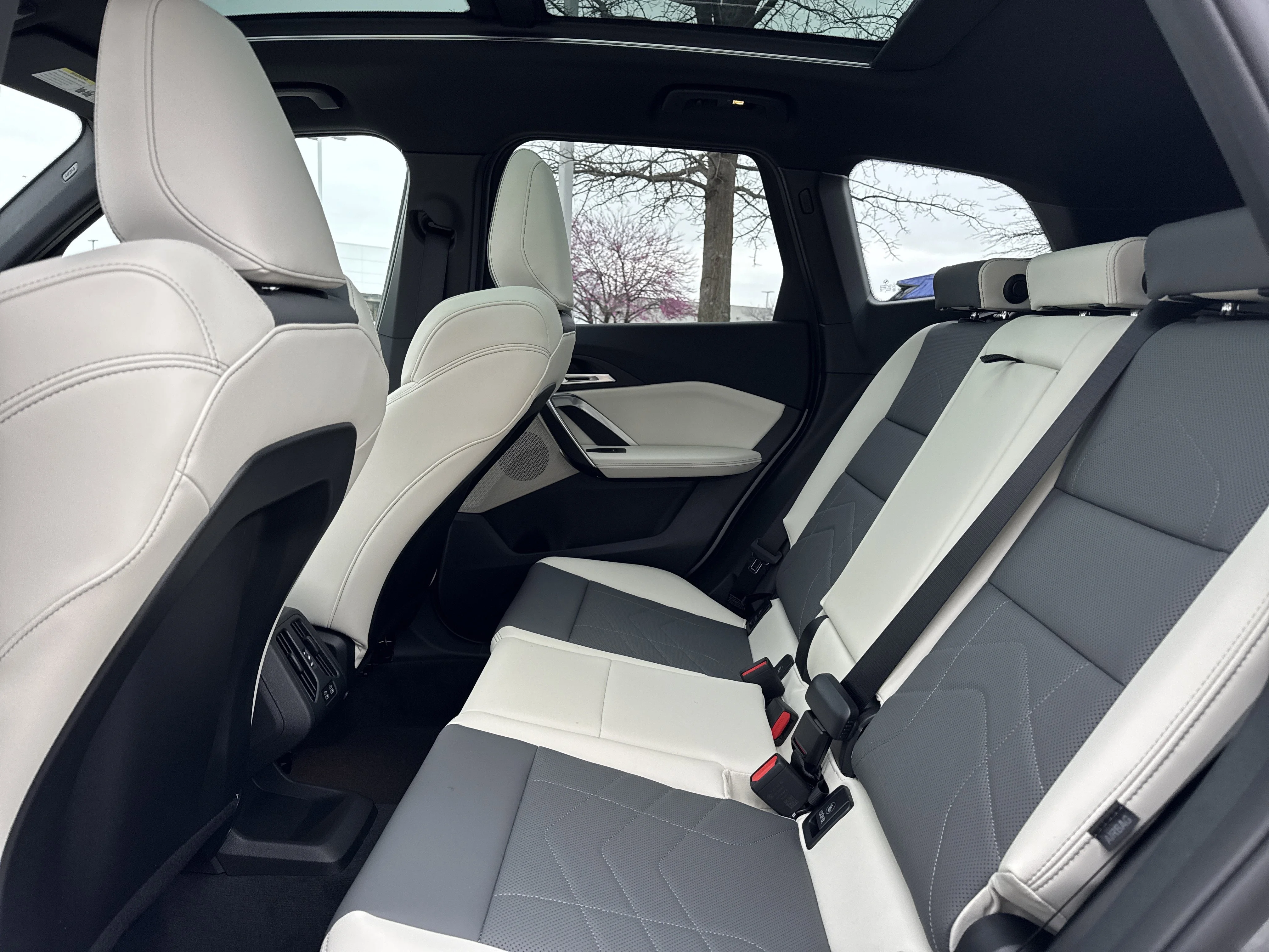 New 2026 SPACE SILVER BMW xDrive28i image 11