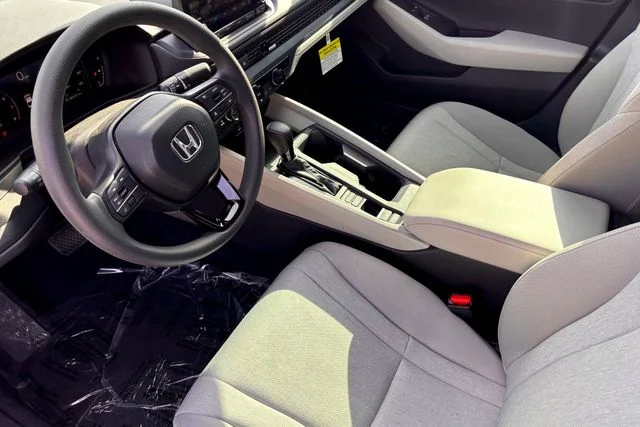 Certified Used 2025 Radiant Red Honda SE image 9