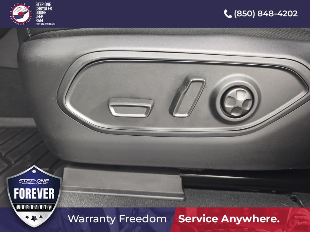 Used 2025 Silver Jeep Limited image 27