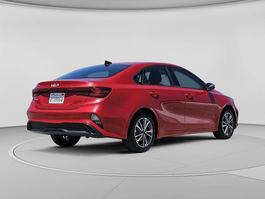 Used 2022 Red Kia LXS image 17