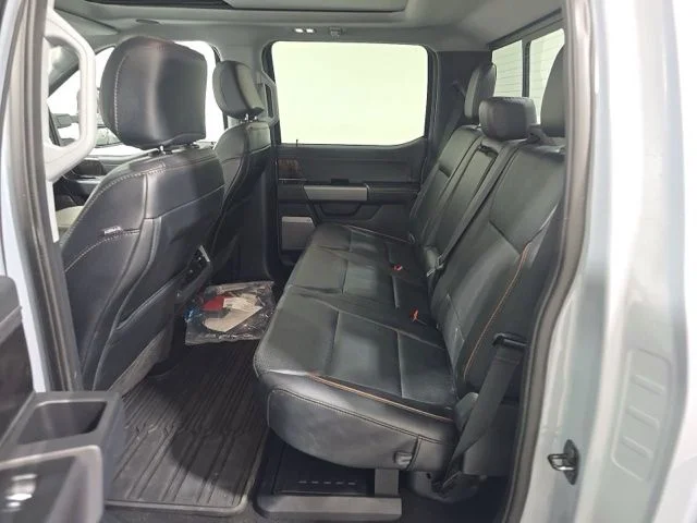 Used 2025  Ford Lariat image 14