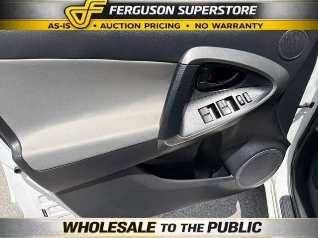 Used 2010 White Toyota Base image 15