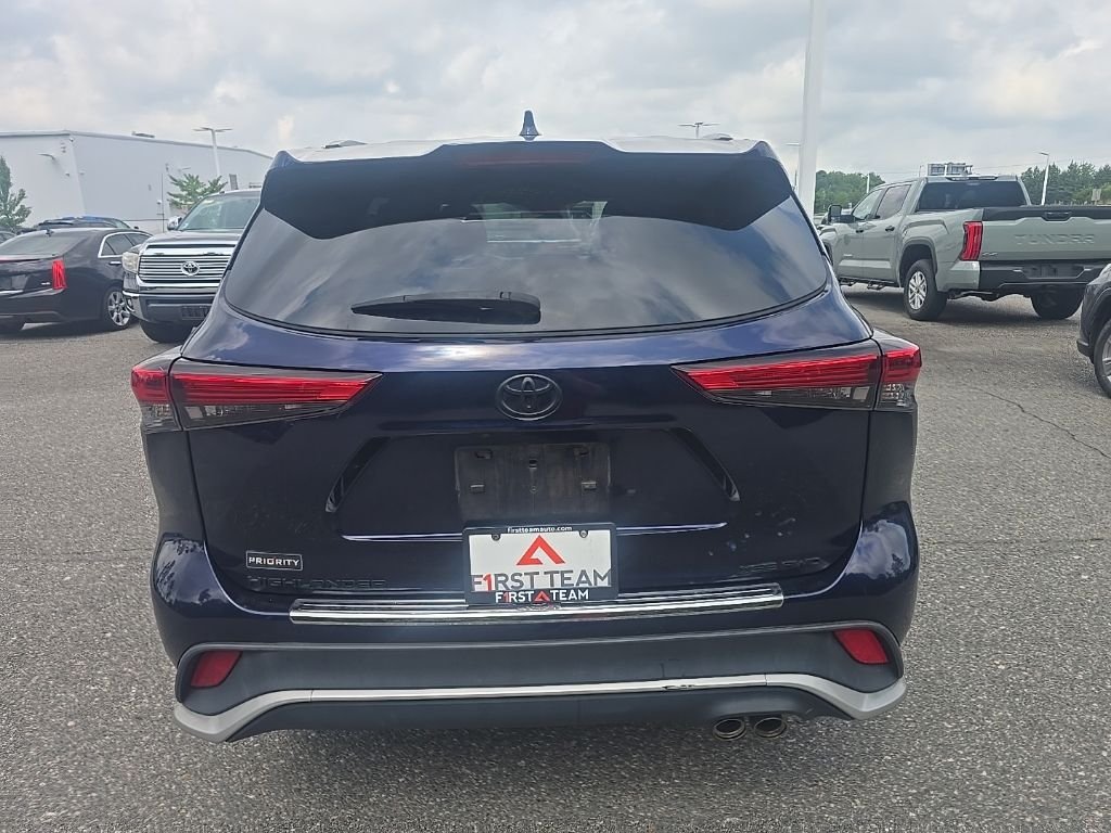 Used 2022  Toyota XSE image 6