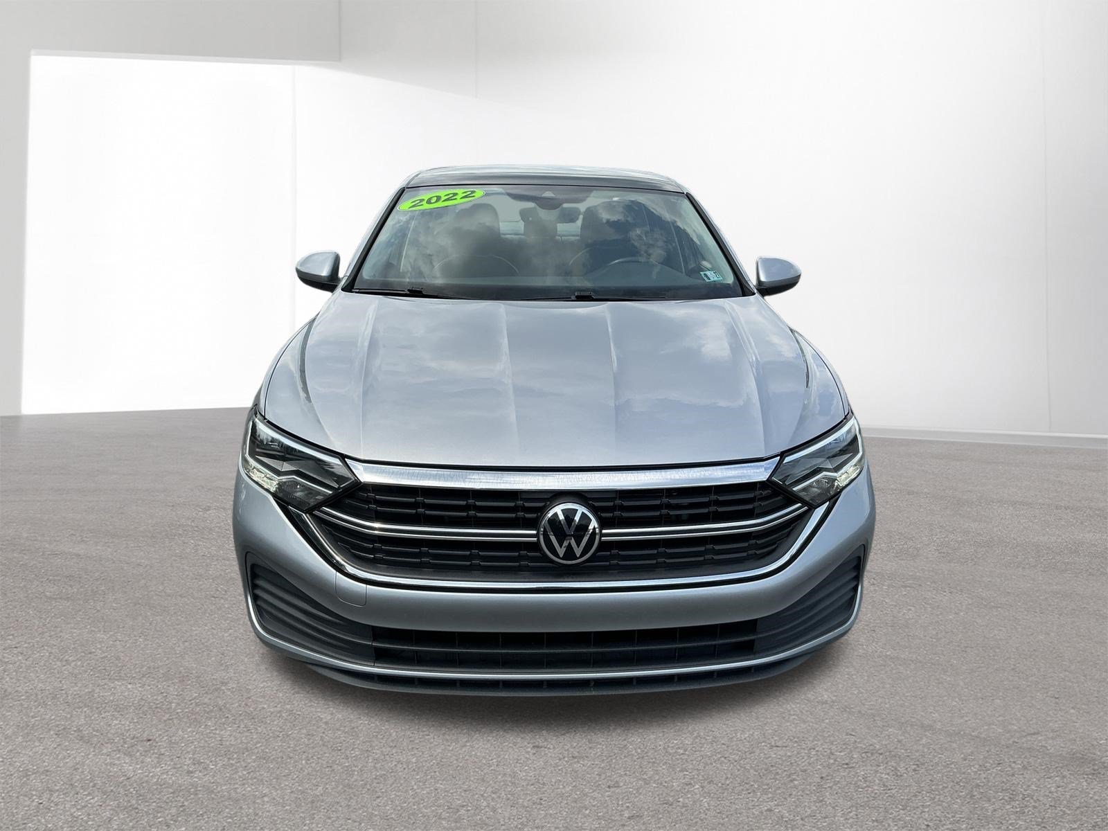 Used 2022 Silver Volkswagen SE image 13