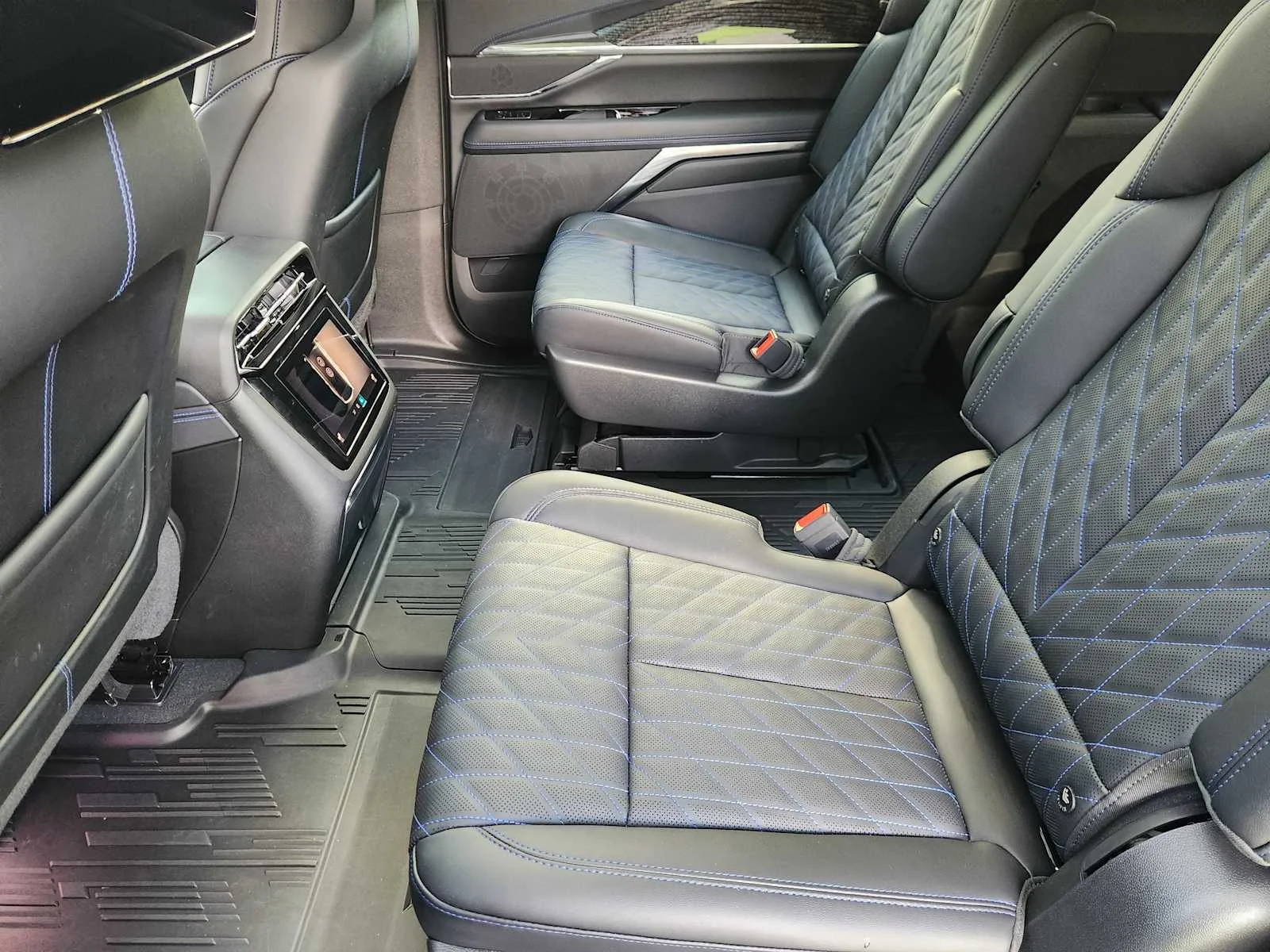 New 2026 Luna Metallic Cadillac Luxury image 19