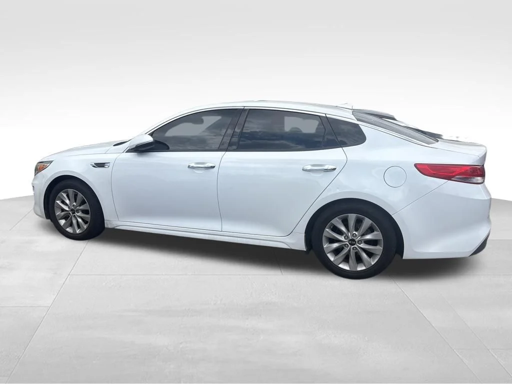 Used 2018 White Kia EX image 17