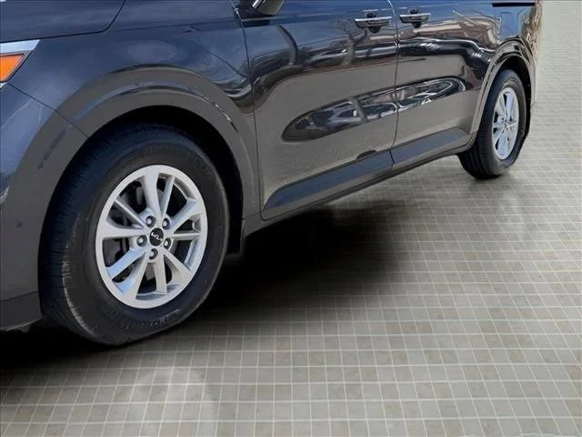 Used 2022 Gray Kia LXS image 9
