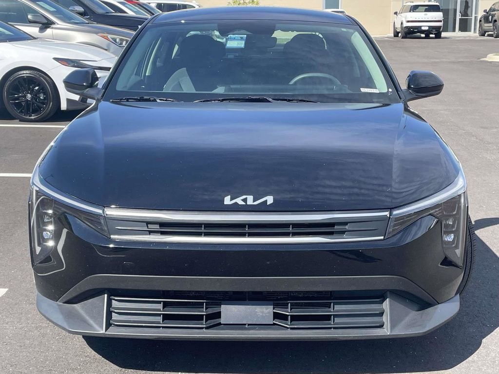 Used 2025 Black Kia LXS image 8
