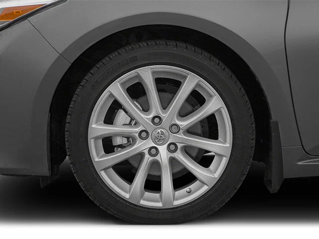Used 2013 Classic Silver Metallic Toyota XLE image 14
