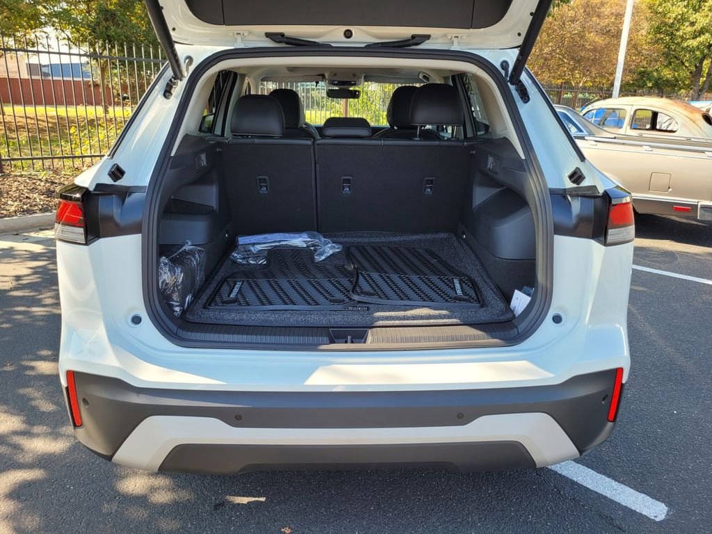 New 2026 White/off-white Volkswagen SE image 27