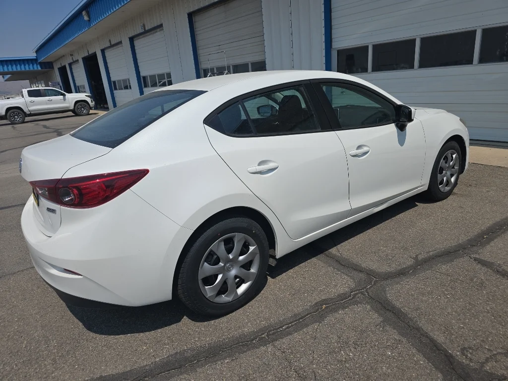 Used 2016 Snowflake White Pearl Mica Mazda i Sport image 7