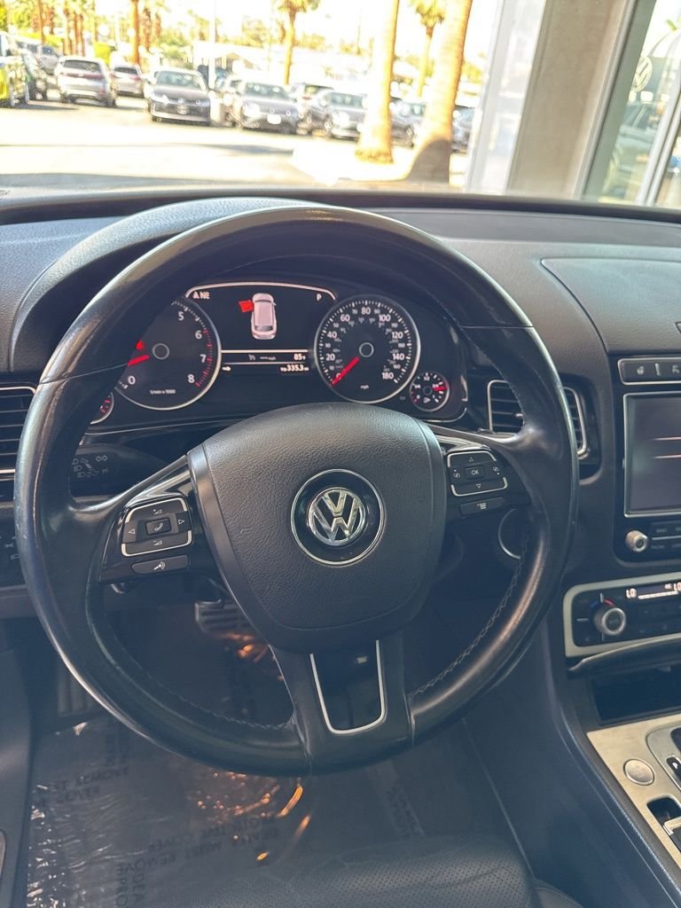 Used 2017 Gray Volkswagen V6 image 12