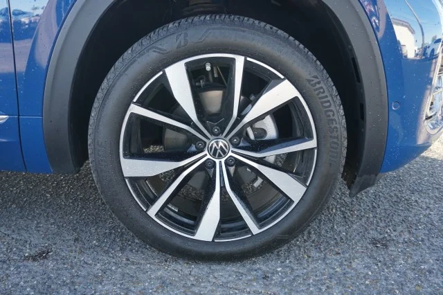 New 2025 R3R3 Mountain Lake Blue Volkswagen 2.0T SEL Premium R-Line image 5