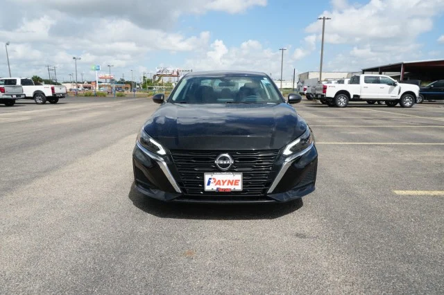 Used 2025 BLACK Nissan SV image 2