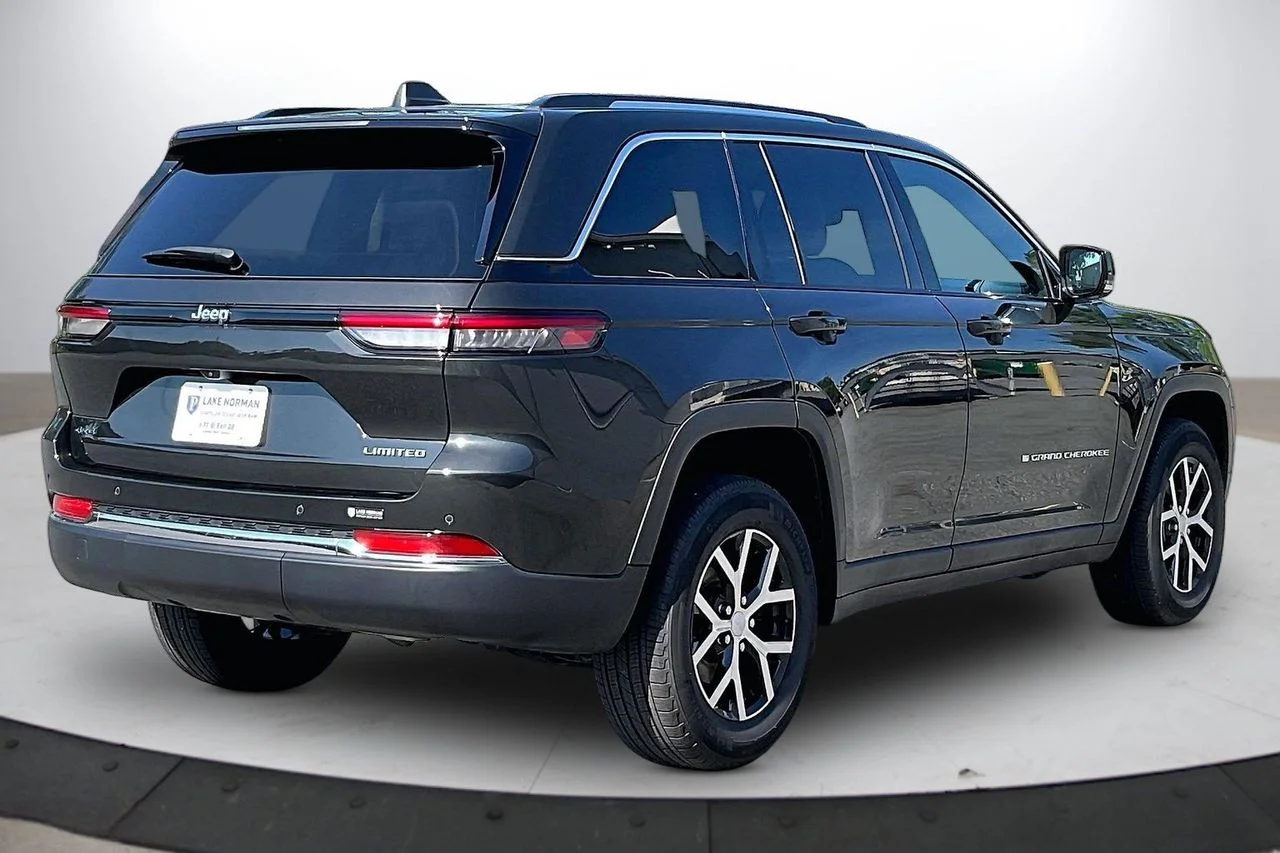 Certified Used 2023  Jeep Limited image 9