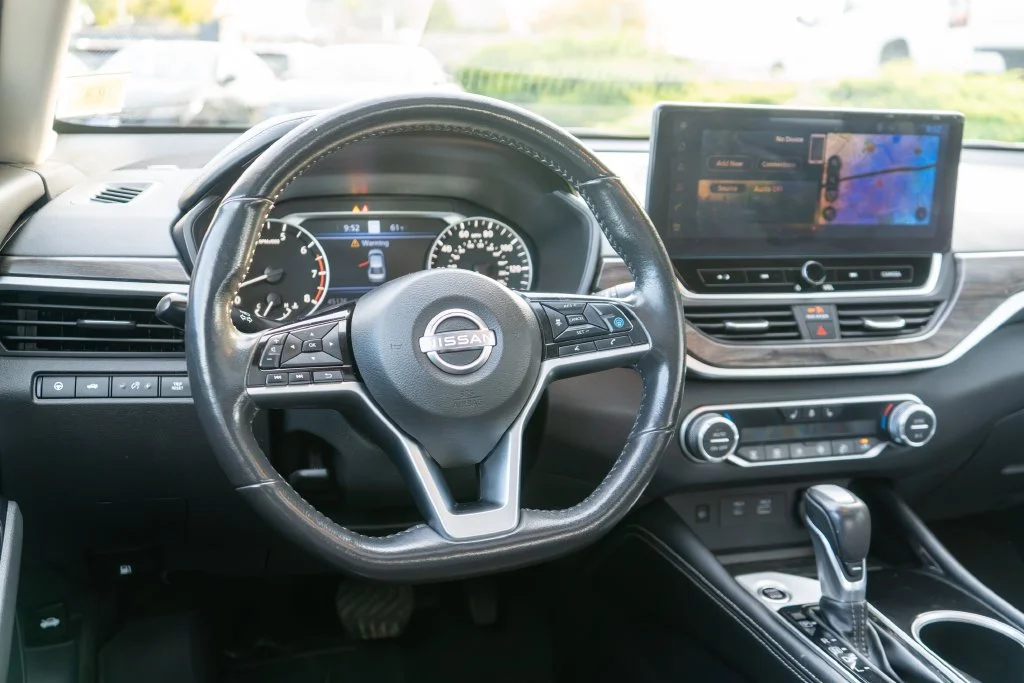 Used 2023 Red Nissan 2.5 SL image 15