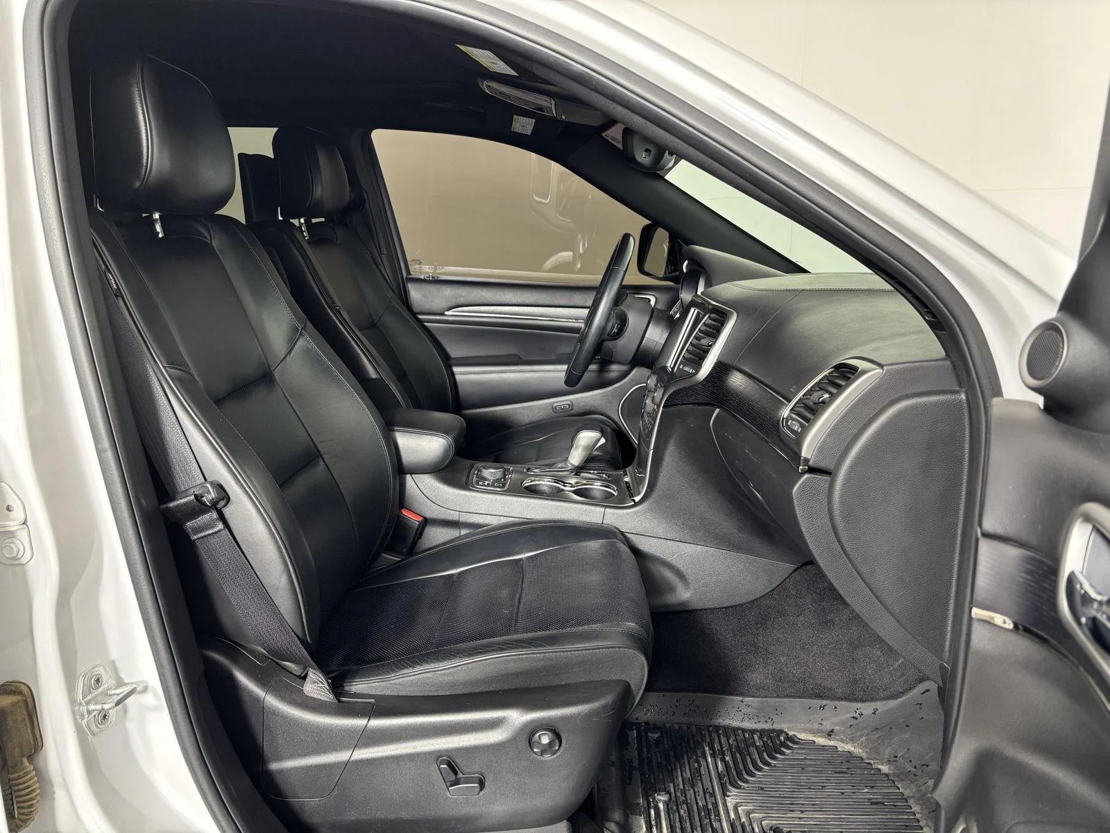 Used 2018 Bright White Clearcoat Jeep High Altitude image 22