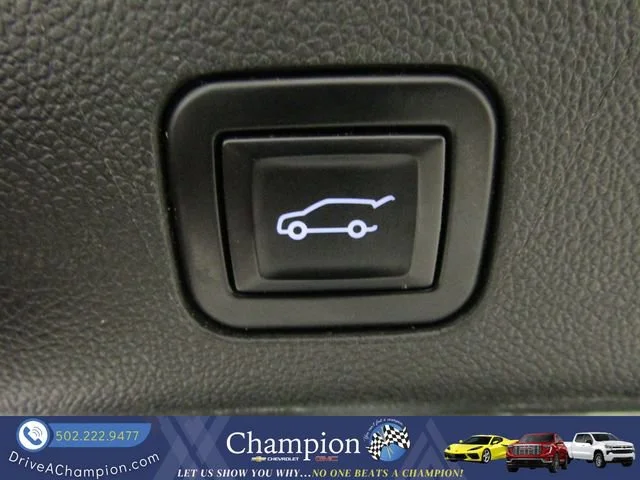 Used 2022 White Frost Tricoat GMC Denali image 18