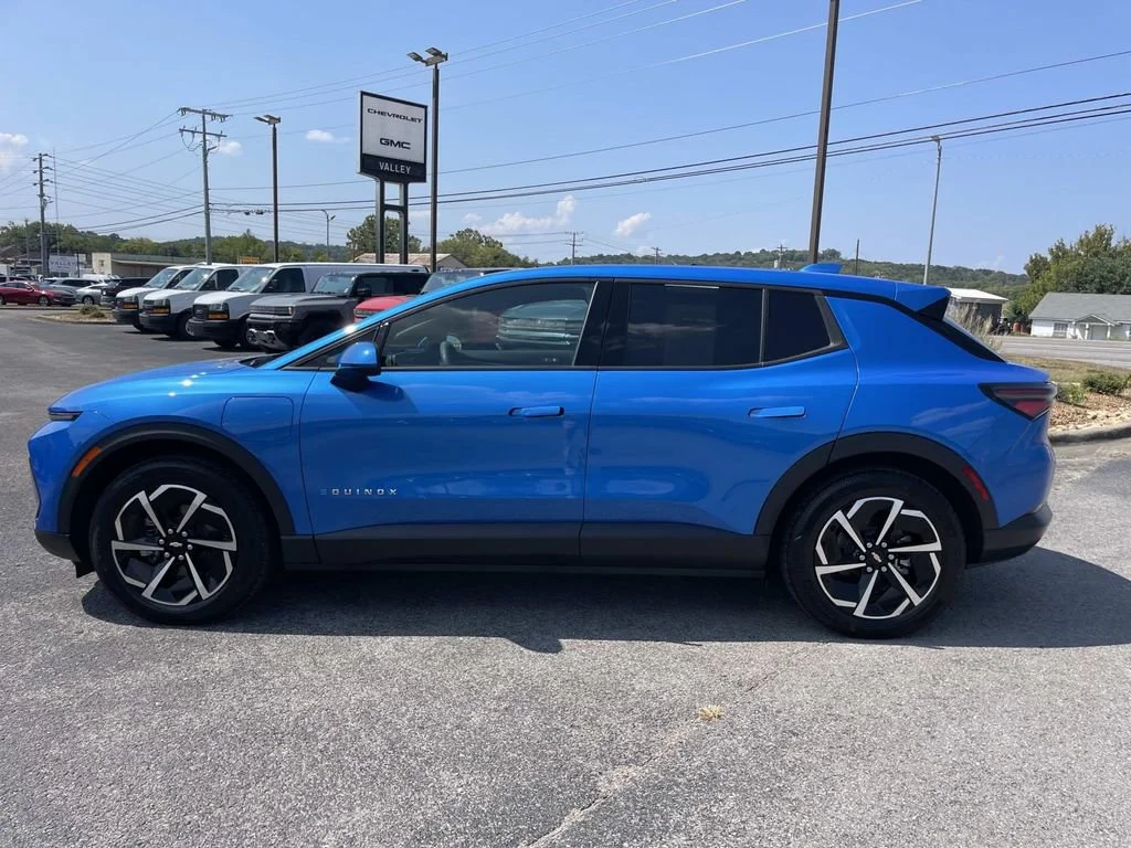 Used 2025 Riptide Blue Metallic Chevrolet LT image 7