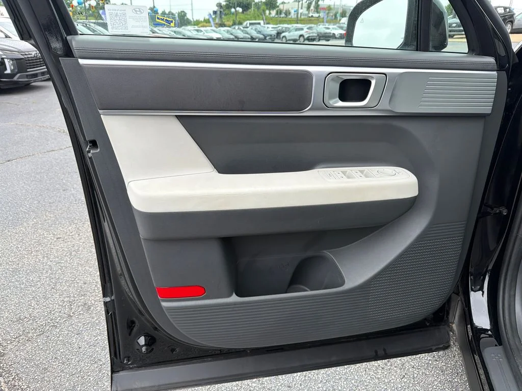 Used 2025 Black Hyundai SE image 10