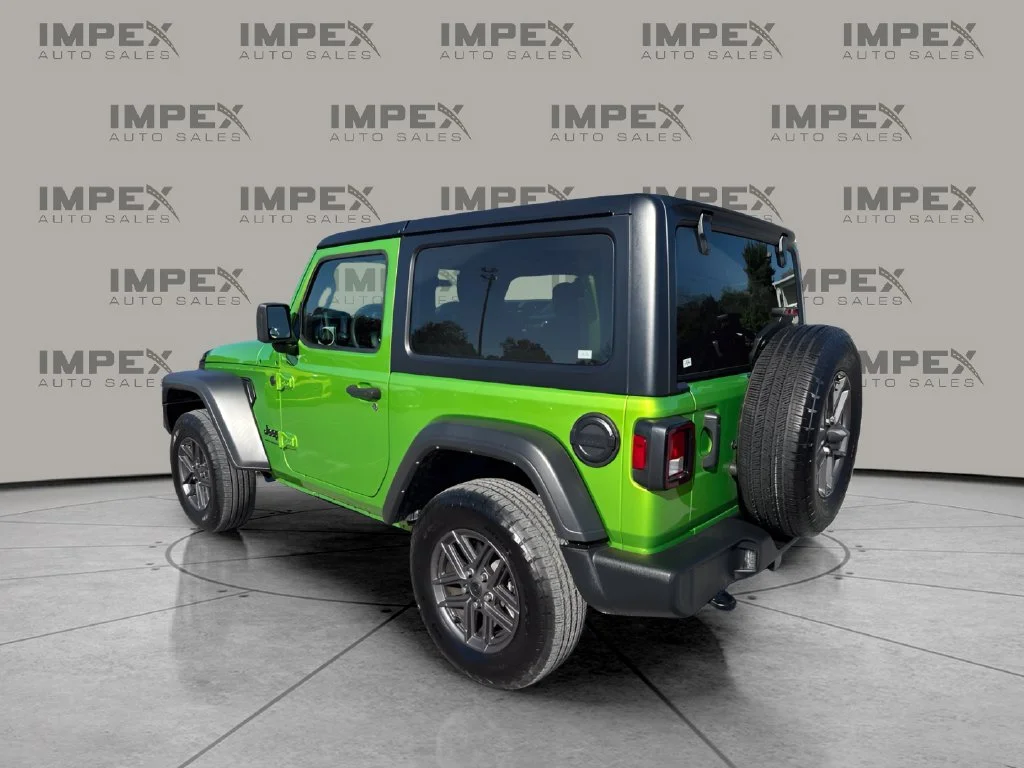 Used 2025 Green Jeep Sport S image 3