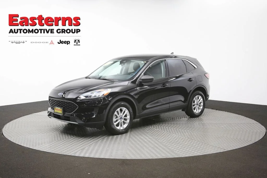 Used 2022 Black Ford SE image 55