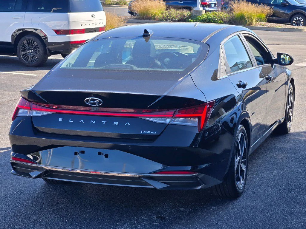 Used 2021 Black Hyundai Limited image 9