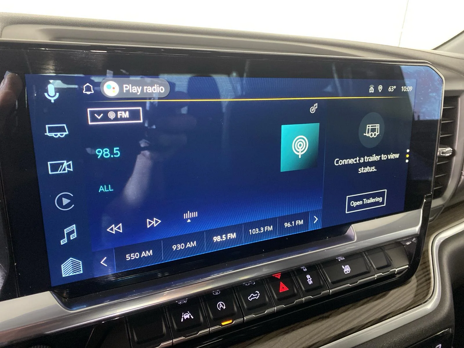 Used 2024 Summit White Chevrolet RST image 17
