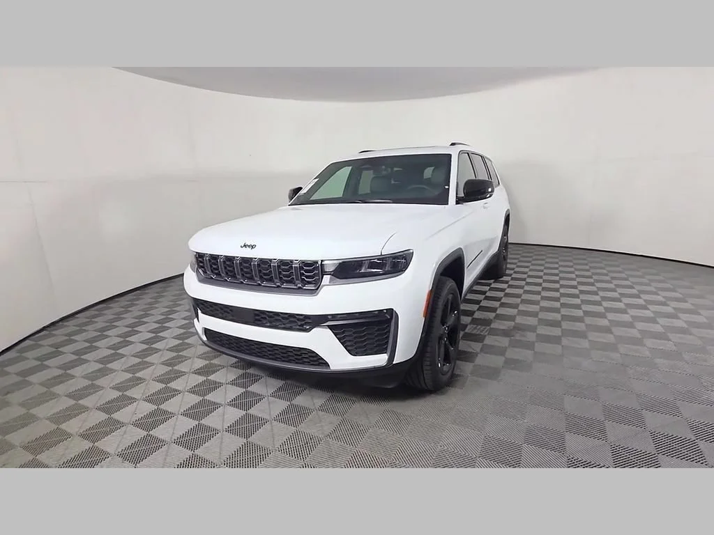 New 2026 Bright White Clear-Coat Exterior Paint Jeep Limited image 37
