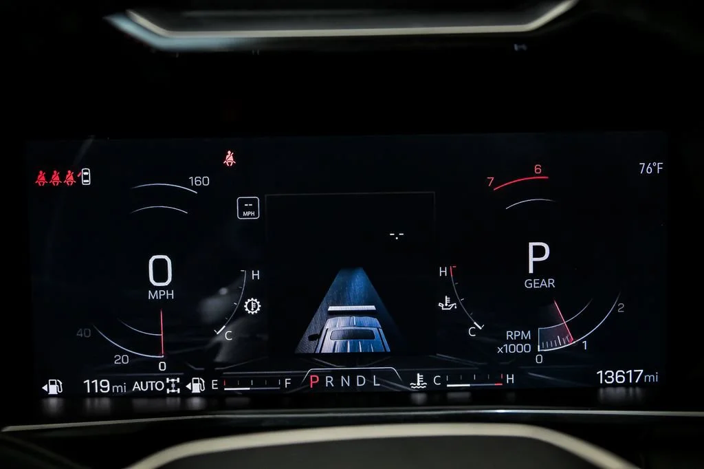 Used 2025 Onyx Black GMC Elevation image 16