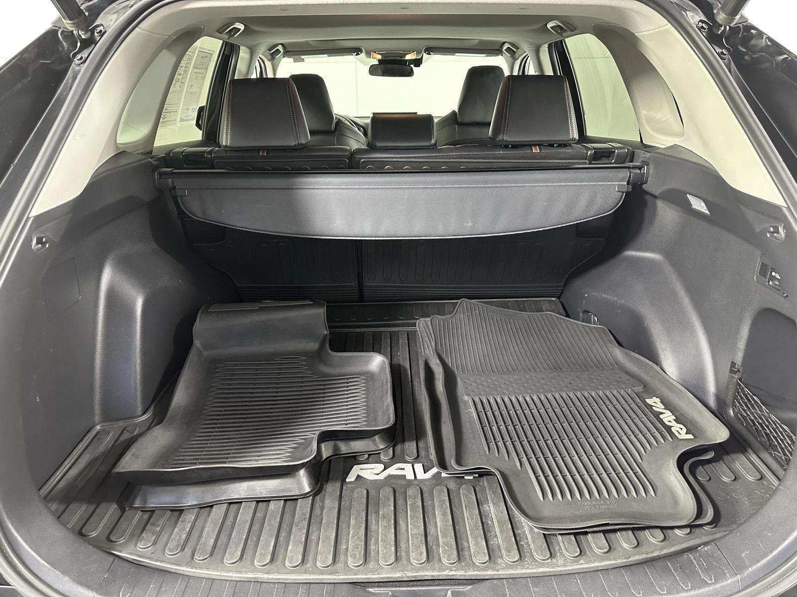 Used 2019 Midnight Black Metallic Toyota Adventure image 19