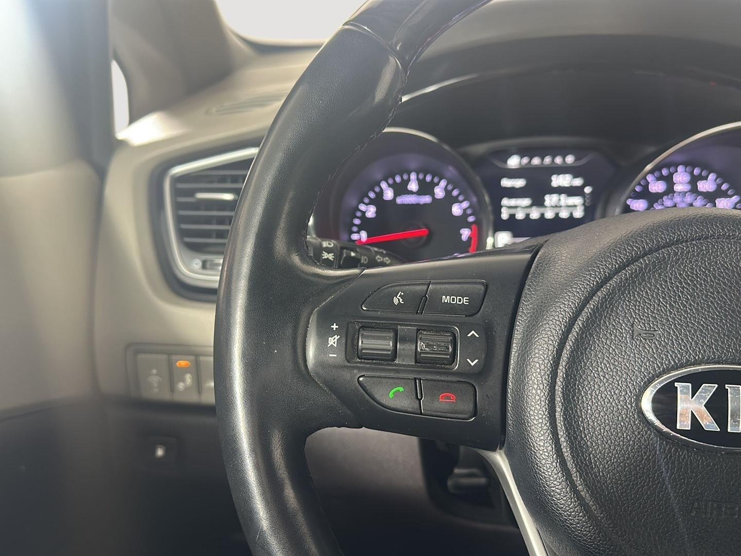 Used 2017 Platinum Graphite Kia SXL image 8