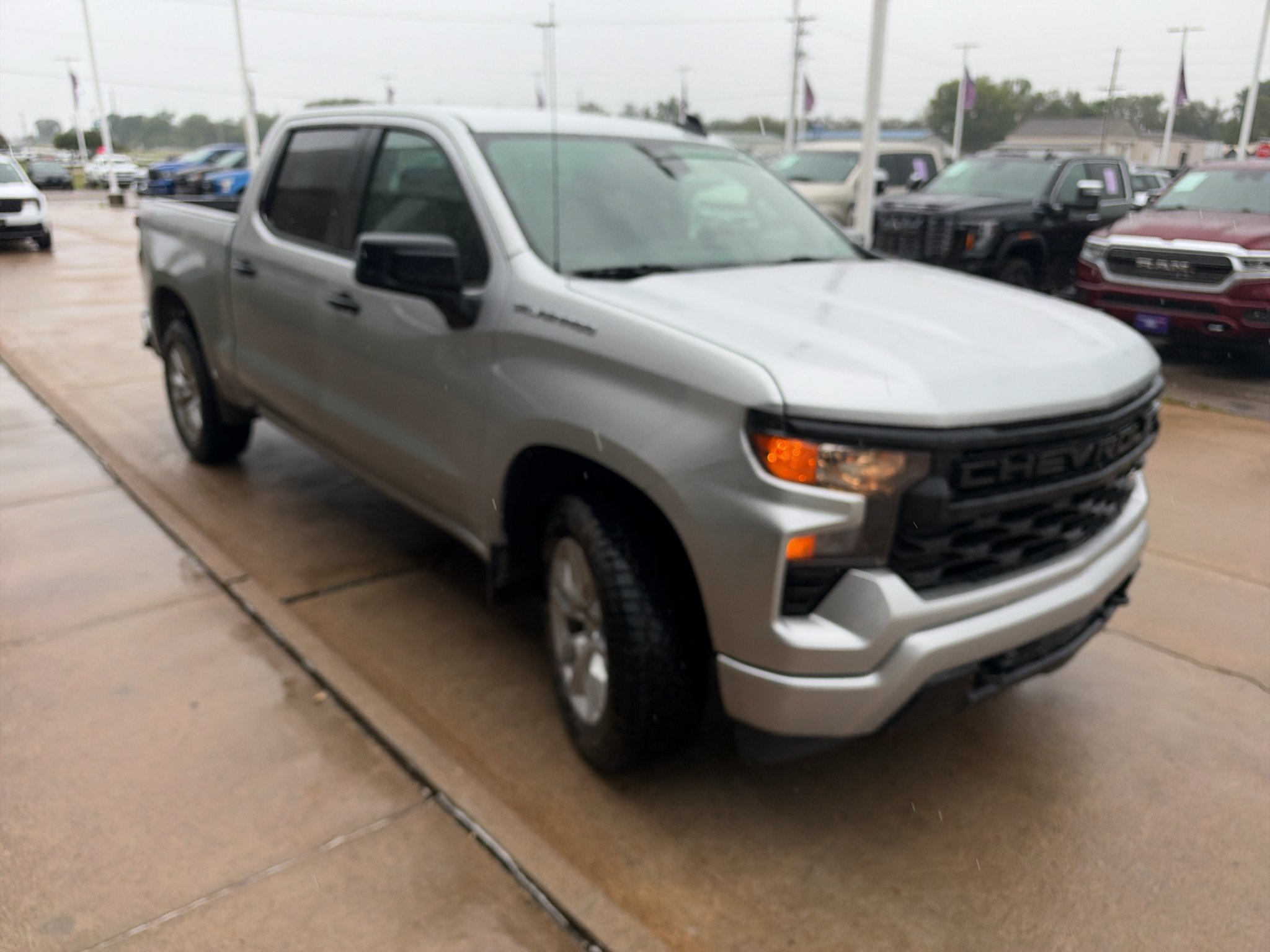 Used 2022 Silver Ice Metallic Chevrolet Custom image 4