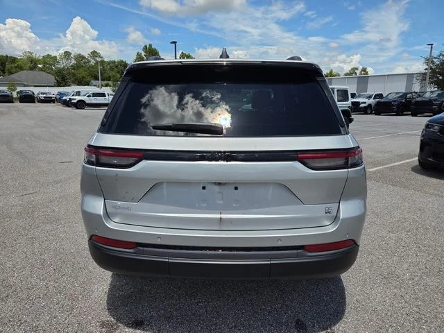 New 2026 Silver Zynith Exterior Paint Jeep 85th Anniversary Edition image 10