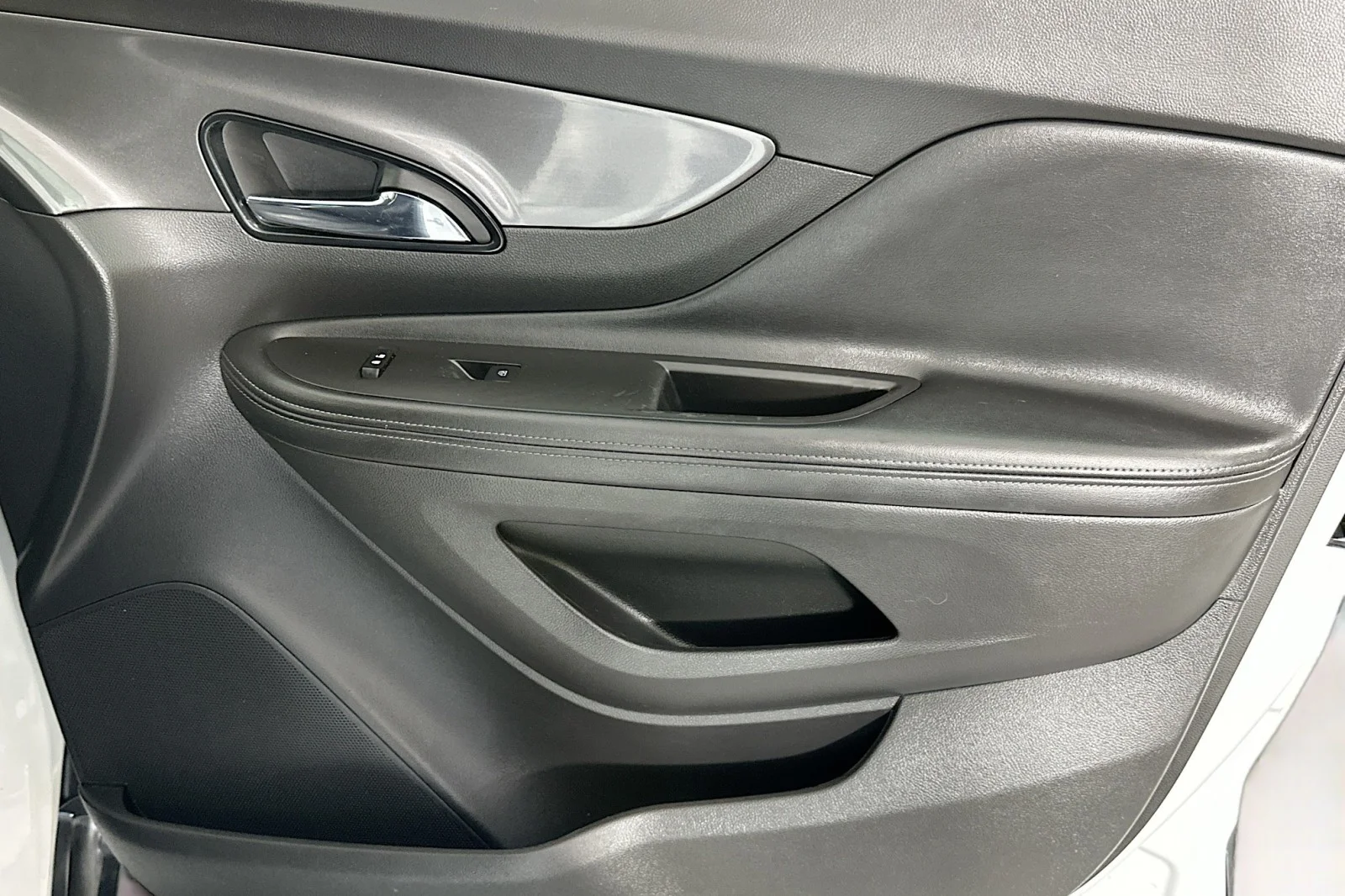 Used 2018 Summit White Buick Preferred image 23