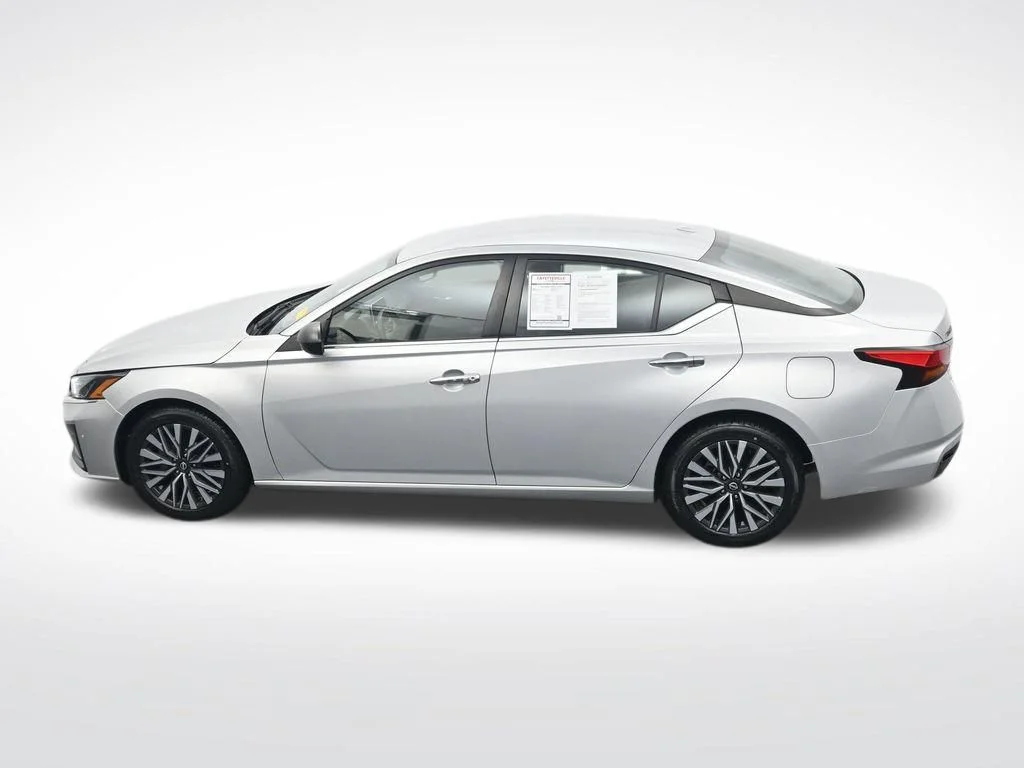 Used 2024 Silver Nissan 2.5 SV image 28