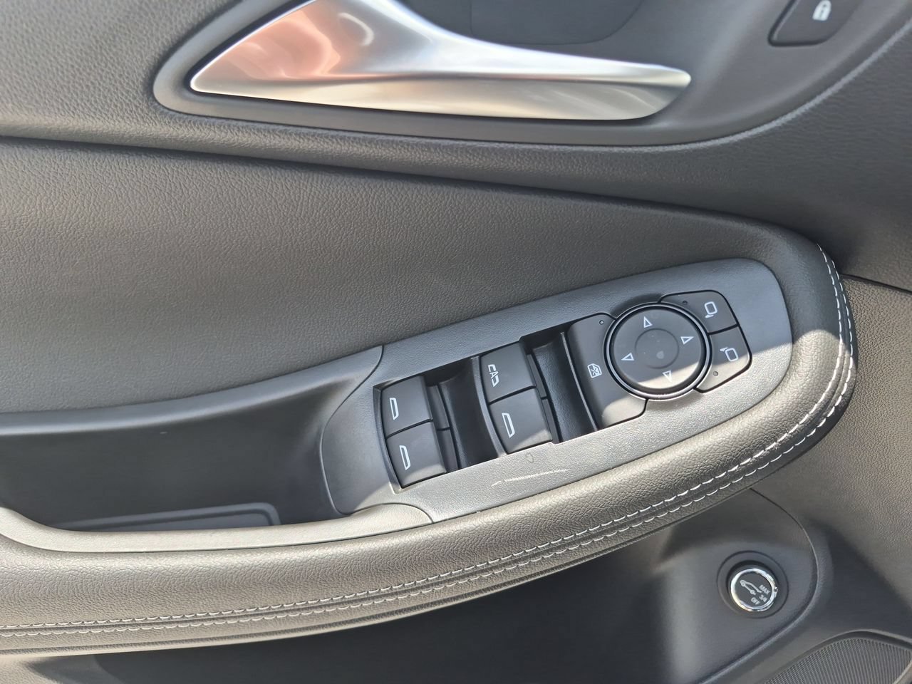 New 2026 Ebony Twilight Metallic Buick Preferred image 21