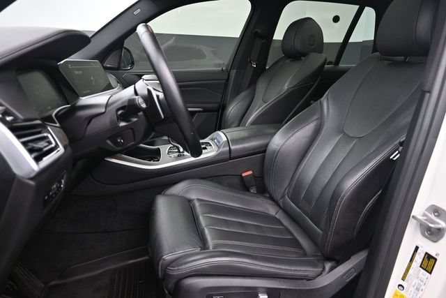 Used 2021 White BMW xDrive40i image 10