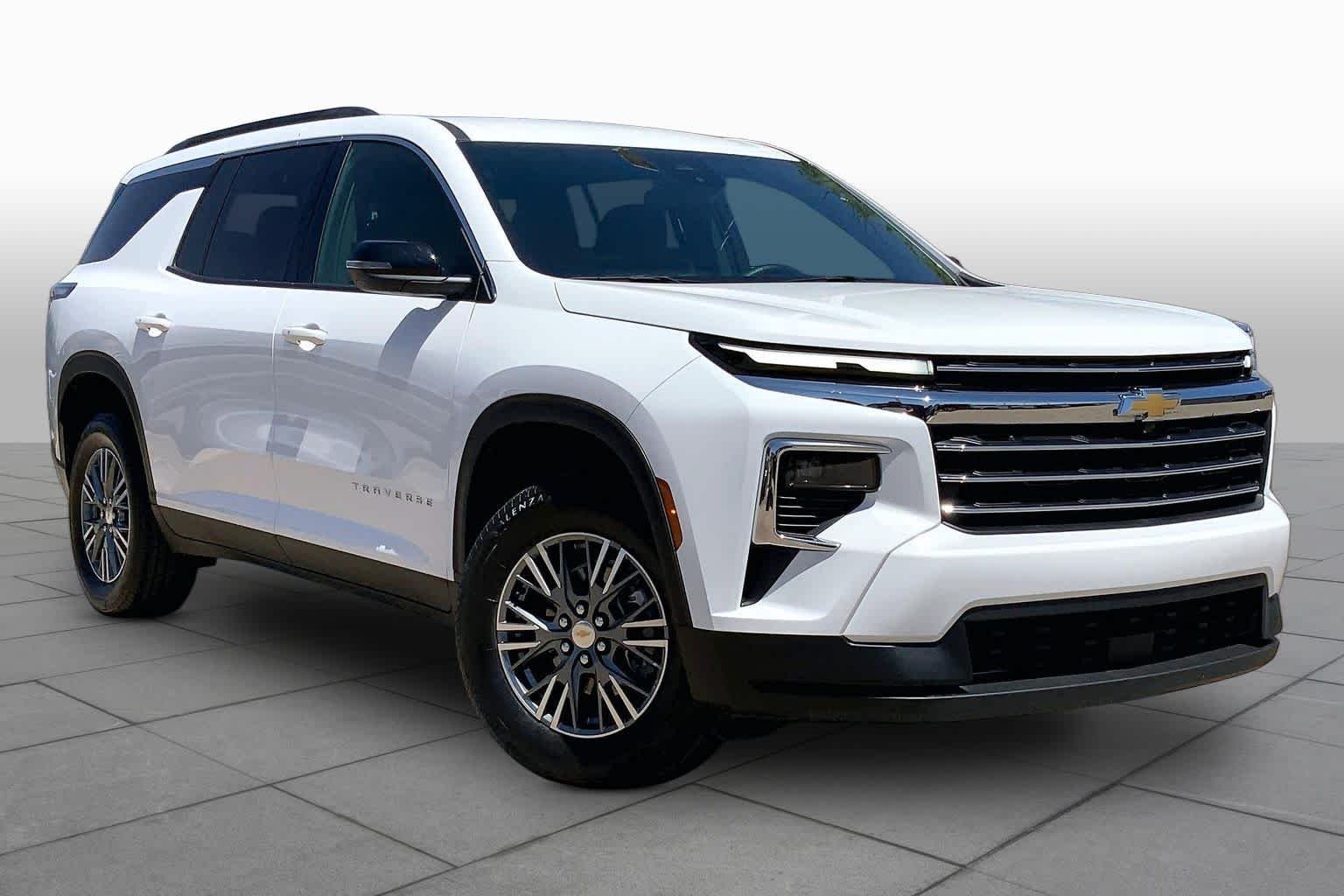 Used 2025 Summit White Chevrolet FWD LT image 3