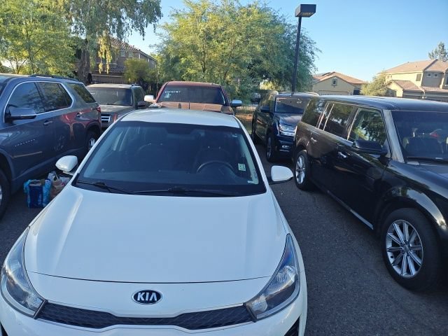 Used 2020 Clear White Kia S image 4