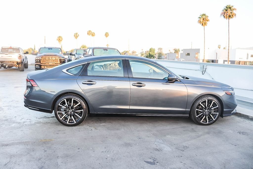 Used 2025 Meteorite Gray Metallic Honda Touring image 13