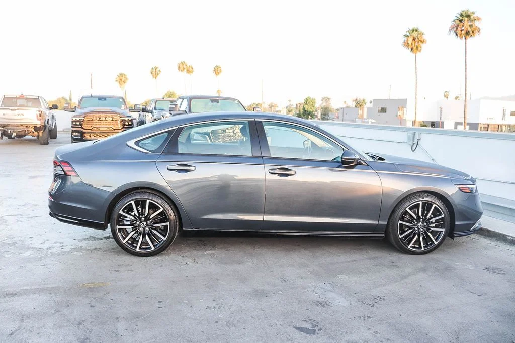 Used 2025  Honda Touring image 13