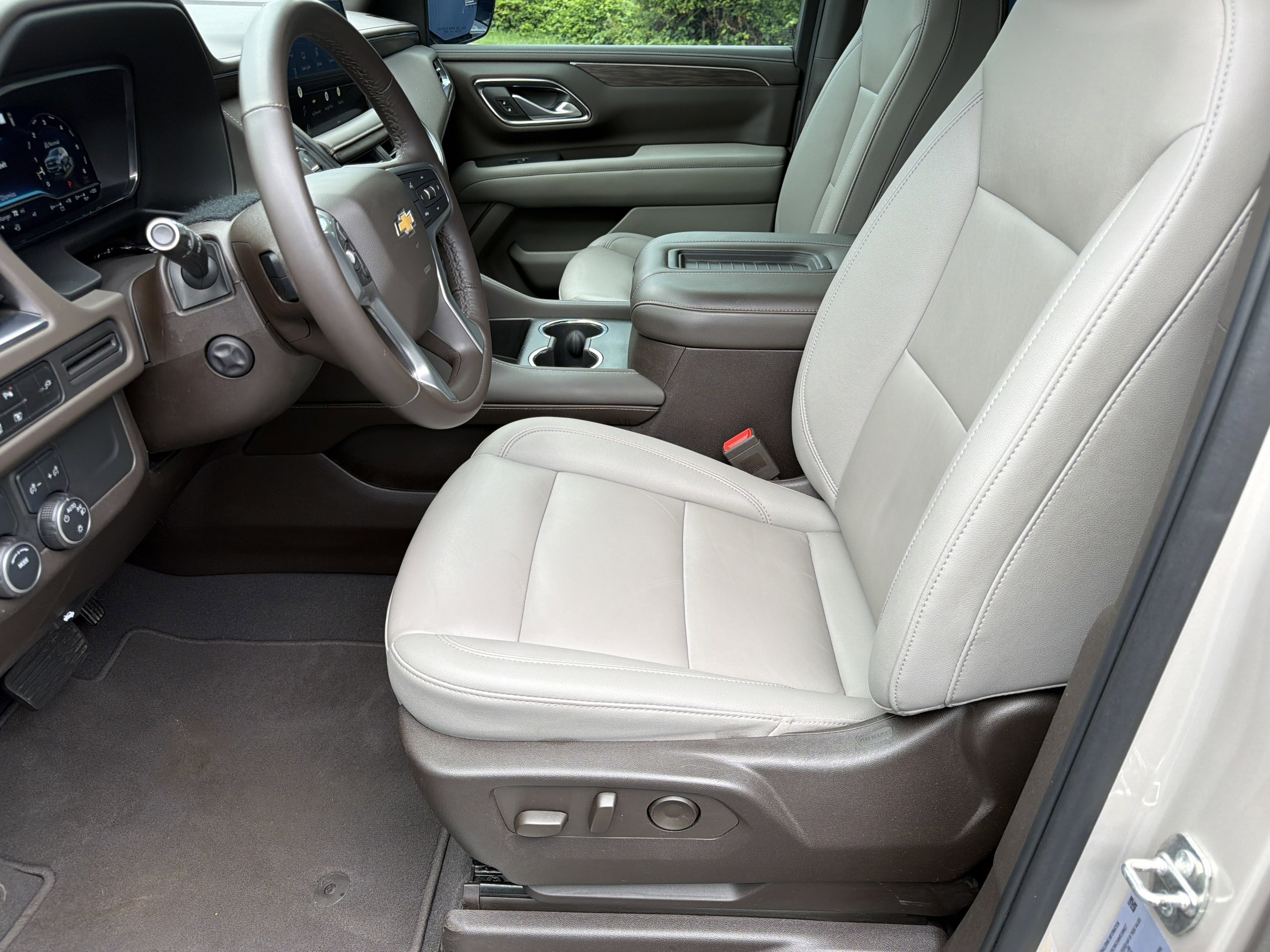 Used 2022 Empire Beige Metallic Chevrolet LT image 9