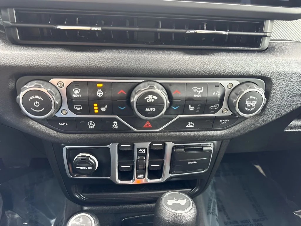 Used 2025 Black Jeep Sport S image 20