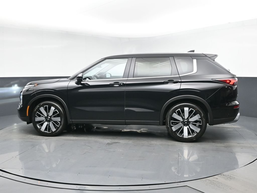 New 2026 Black Mitsubishi SE image 4
